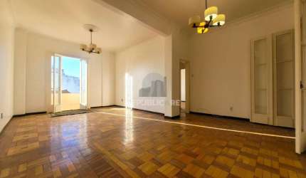 Excelente apartamento 2 dormitórios com  vista espetacular e sacada  na Rua :Dr.