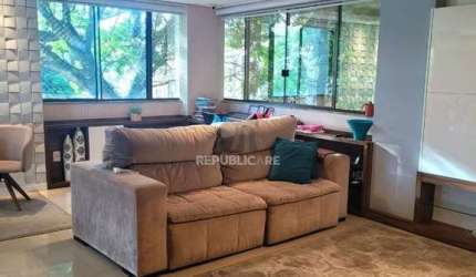 Apartamento com 4 dormitórios e 3 vagas de garagem no Bairro Petrópolis