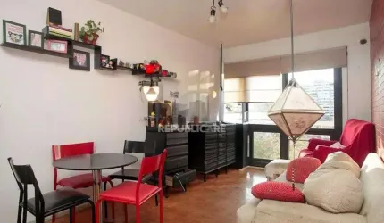Apartamento semi mobiliado com 2 dormitórios na Sofia Veloso.