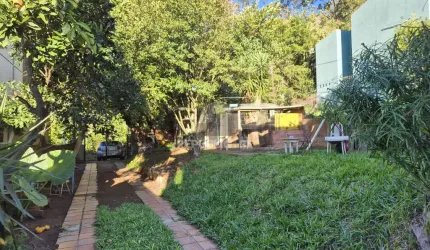 Casa com amplo jardim