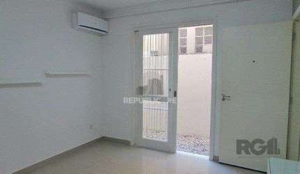 Apartamento com 1 Dormitório e Pátio Privativo no Bairro Petrópolis