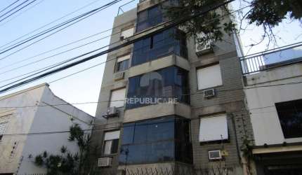 Apartamento de 2 quartos, 2 banheiros 1 vaga de garagem no bairro Azenha em POA