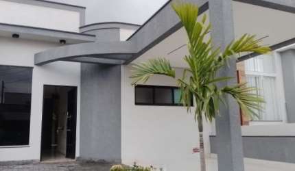 Casa em condomínio 3 dormitórios e uma suíte