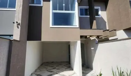 Sobrado com 3 quartos sendo 1 suíte em Balneário Piçarras - SC