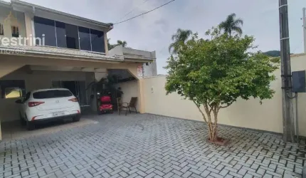 Sobrado a 500 metros da praia próxima do Beto Carrero em Penha SC
