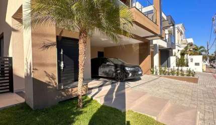 Casa com 4 suítes, piscina privativa no Condomínio Portal do Sol em Piçarras SC