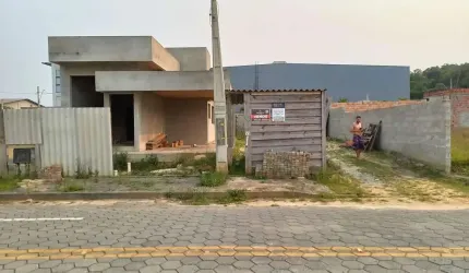 Terreno com Casa em Construção em Piçarras