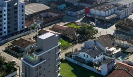 Apartamento com 4 Suites, no Centro de Balneário Piçarras