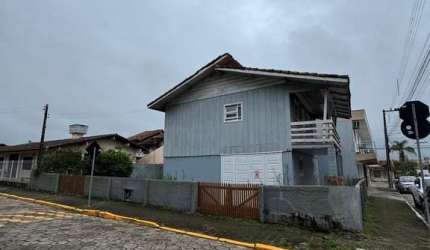 Terreno medindo 245,70m2 No centro de Balneário Piçarras SC