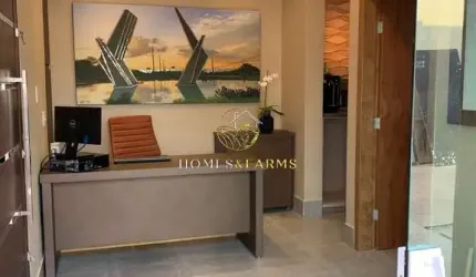 Vendo Belo Imóvel comercial com móveis planejados no escritório