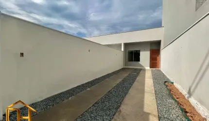 Sobrado geminado térreo, localizado no bairro Vila Nova, 2 quartos, terreno nos fundos e vaga para 2 carros