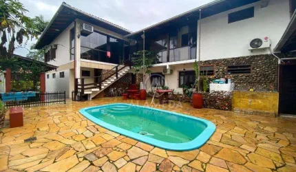 Casa com 4 dormitórios para alugar, 228 m² por R$ 5.000,00/mês - Garcia - Blumenau/SC