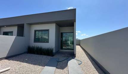 Casa à Venda Com Passagem Lateral e Documentação Em Tijucas/SC