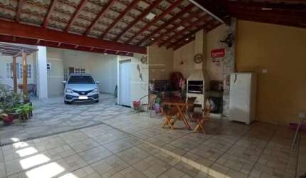 Sobrado com 4 dormitórios - 3 banheiros - 3 vagas de garagem - Villa Branca - Jacareí