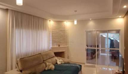 EXCELENTE CASA TÉRREA PARA VENDA - 165m² - 4 DORMITÓRIOS 1 SUÍTE MASTER - VILA DAS FLORES
