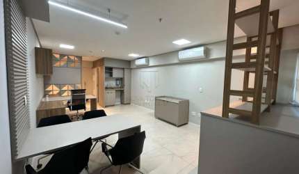 SALA COMERCIAL PARA LOCAÇÃO OU VENDA COM 37,00 METROS QUADRADOS, MOBILIADA E ANDAR ALTO COM VISTA.