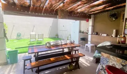 CASA EM CONDOMÍNIO FECHADO COM 5 DORMITÓRIOS SENDO 2 SUITES E UMA COM HIDROMASSAGEM.