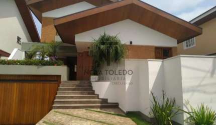Casa - Condomínio Jardim das Colinas - Jardim das Colinas - 4 Dormitórios - 465m² - Estuda Permuta.