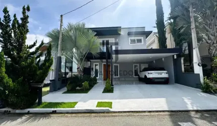 CASA EM CONDOMÍNIO FECHADO COM 4 SUITES - 6 BANHEIROS E ÁREA GOURMET ALTOS DA SERRA VI.