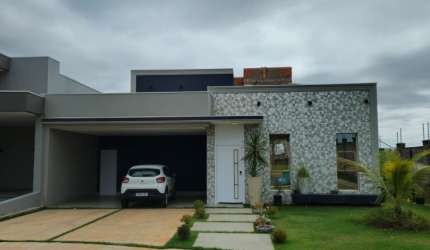 Casa térrea mobiliada a venda no Condomínio Belvedere II por R$1.650,00
