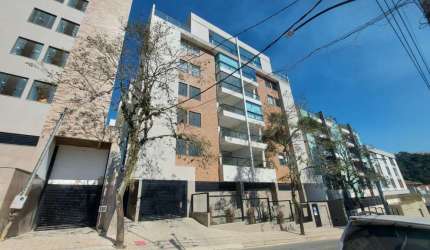 Cobertura com 5 quartos, suíte, 3 vagas, elevador no Vale do Ipê