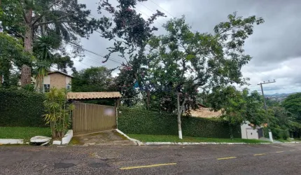 Casa tipo Granja com 4 Quartos  no Condomínio Parque Jardim da Serra