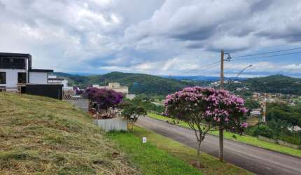 Terreno em um dos mais cobiçados condomínios da cidade, Residencial Alvim por R$260mil.