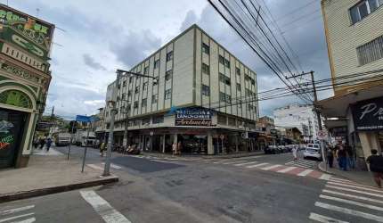 Apartamento com 02 quartos no Centro.