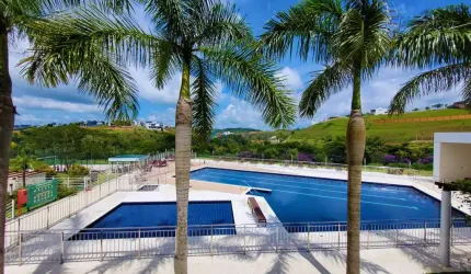 Casa de  fino acabamento com 04 suítes, área de lazer e 03 vagas de garagem no Alphaville