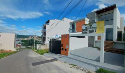 Casa dúplex com 3 quartos no Residencial Jardim São João