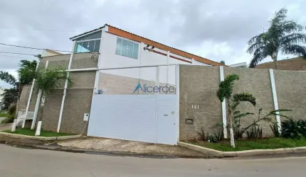 Casa 'CLUBE'  com um terreno de quase 1.800 m²  no Aeroporto