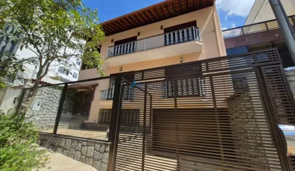 Casa com 04 quartos e 06 vagas de garagem no Granbery