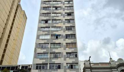Quarto e sala no coração da cidade