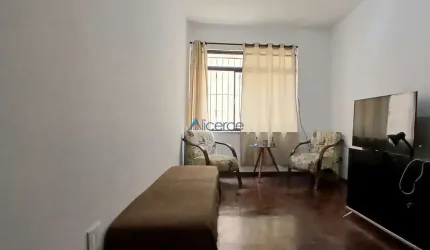 1 quarto e  sala espaçoso no centro