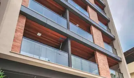 Studio com varanda gourmet em área nobre!