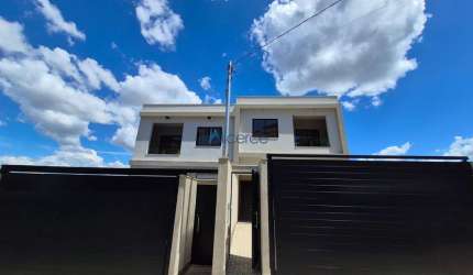 Casa duplex com 03 quartos e 02 vagas de garagem no Fontesville
