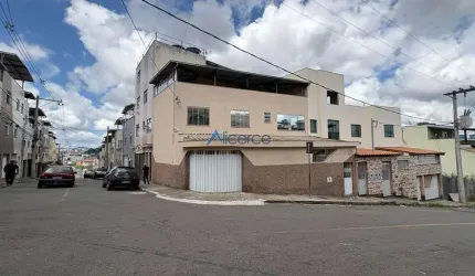 Ótima casa de 3 quartos no Santa Terezinha!
