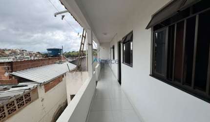 Casa Reformada com Vista e 2 Quartos!