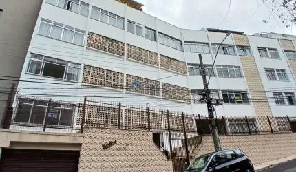 Apartamento com 2 quartos e garagem no Bom Pastor!