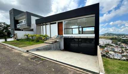 Casa Alto padrão com 4 quartos e piscina no Condomínio Spinaville