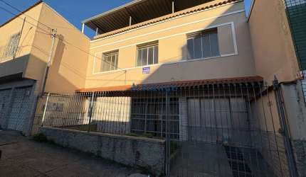Ótimo imóvel de 3 quartos na Américo lobo