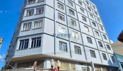 Cobertura com 04 quartos e elevador no Centro.