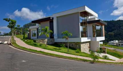 Belíssima casa linear de esquina, com fachada imponente no Estrela Alta em dois terrenos com 728m2.