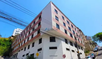 Apartamento com 03 quartos com garagem no Centro