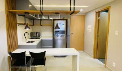 Studio mobiliado com  garagem para locação no Centro.