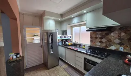 Sobrado para Venda em Campinas, Loteamento residencial Porto Seguro, 3 dormitórios, 1 suíte, 4 banheiros, 2 vagas