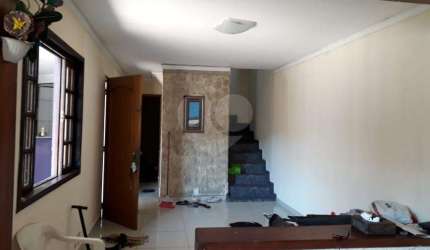 Sobrado com 4 quartos à venda em Jardim Maria Rosa - SP