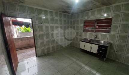 Condomínio com 1 quartos para locação em Jardim Mitsutani - SP