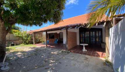 CASA DUPLEX COM ED&#205;CULA NA PRAIA DOS ANJOS EM ARRAIAL DO CABO