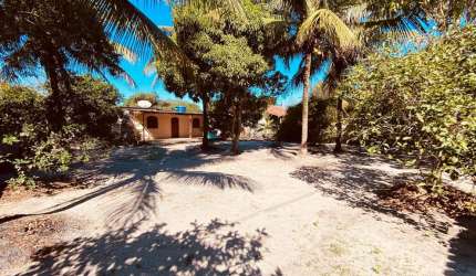 IM&#211;VEL COM AMPLO QUINTAL ARBORIZADO NO CAI&#199;ARA EM ARRAIAL DO CABO